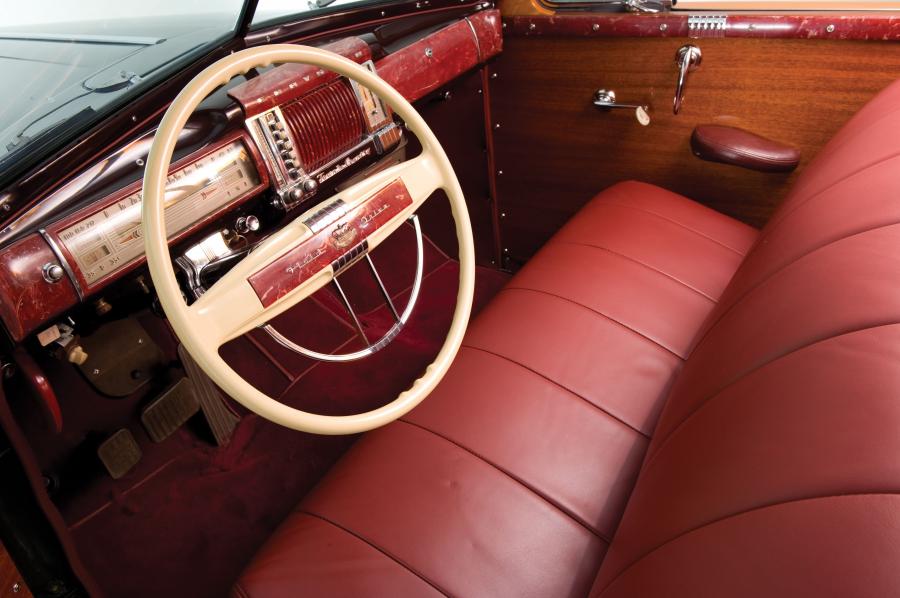 Интерьер Chrysler Windsor Town & Country Station Wagon 1941 года  (фото 10 из 24)